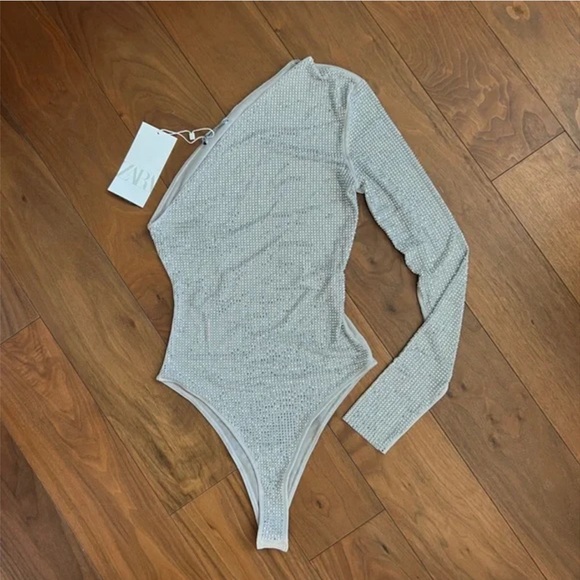 Silver One-Shoulder Top - Picture 4 of 10